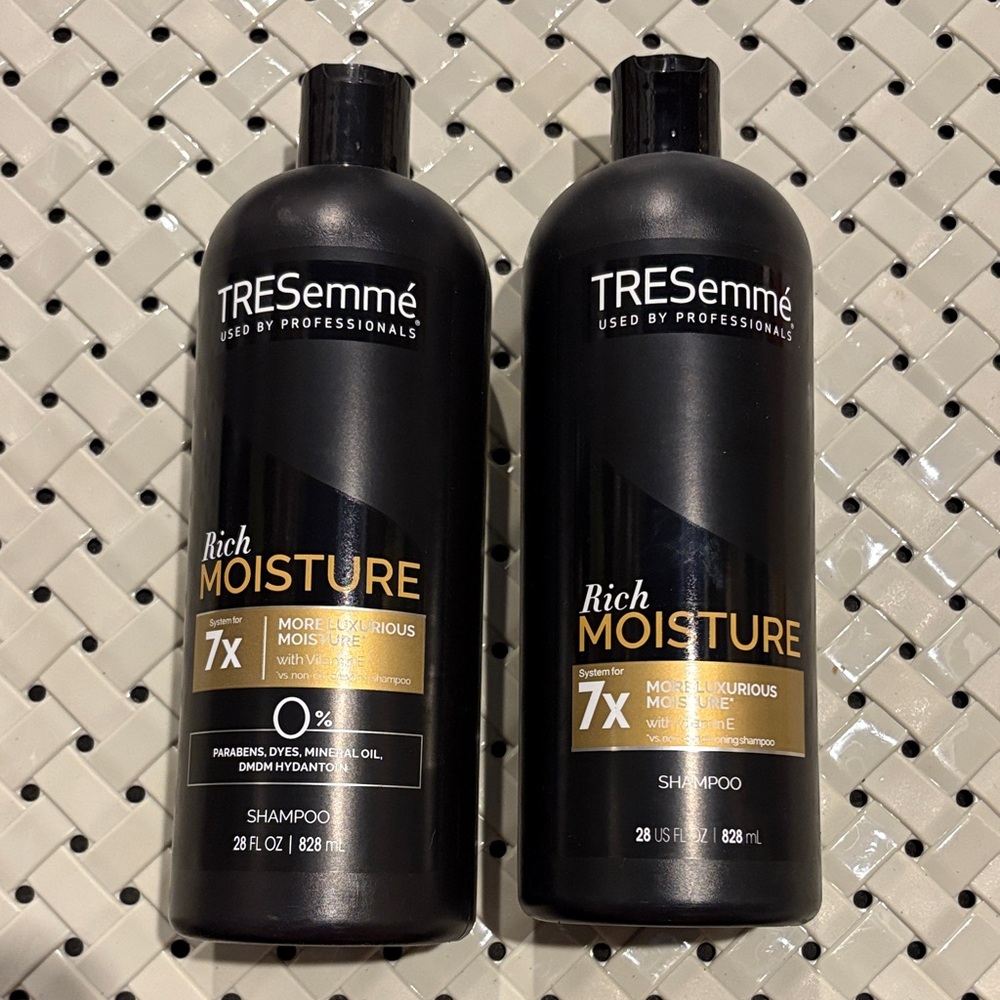 TRESemmé Rich Moisture Shampoo